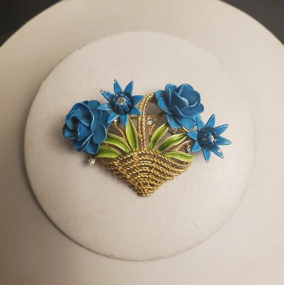 Vintage Trifari Floral Basket Brooch in Blue and Gold - Picture 1 of 8